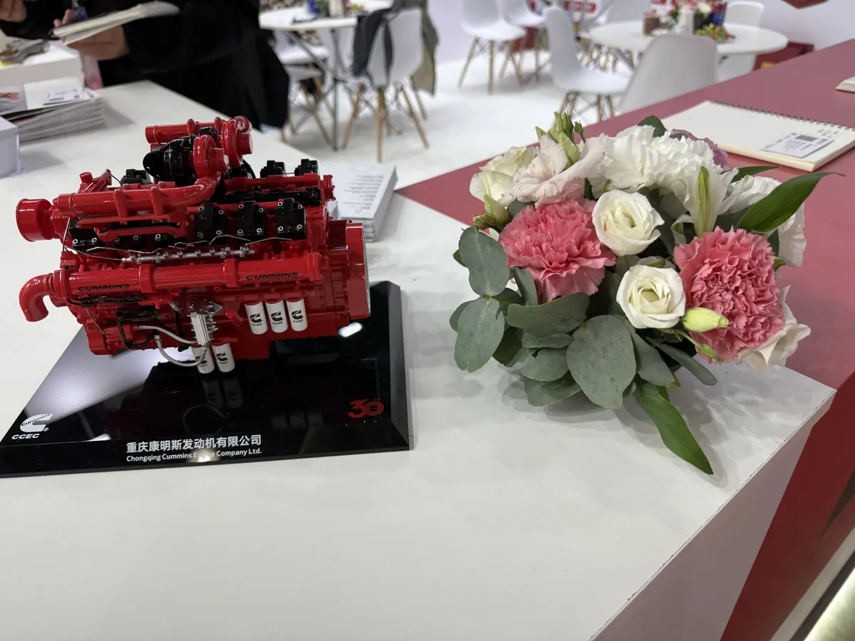 A Chongqing Cummins (CCEC) engine model on the DFEC stand.